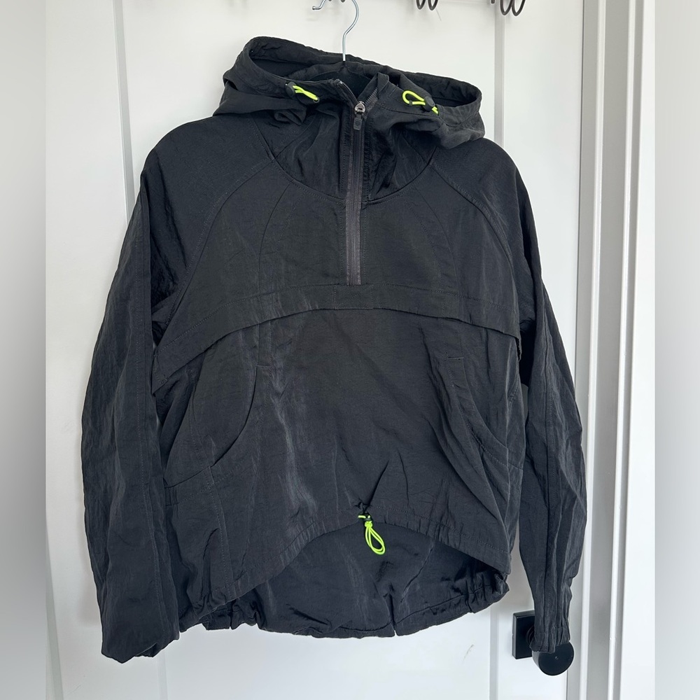 Lululemon pullover windbreaker with hood black size 6